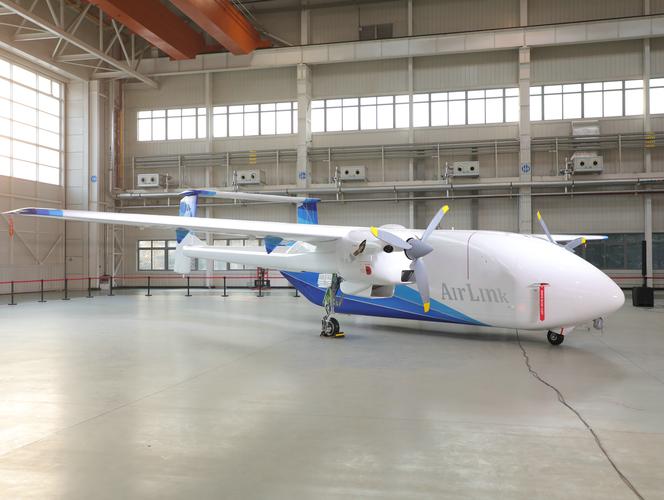 鸿途启航 HH-200航空商用无人运输系统首架机总装下线，开启智慧物流新纪元